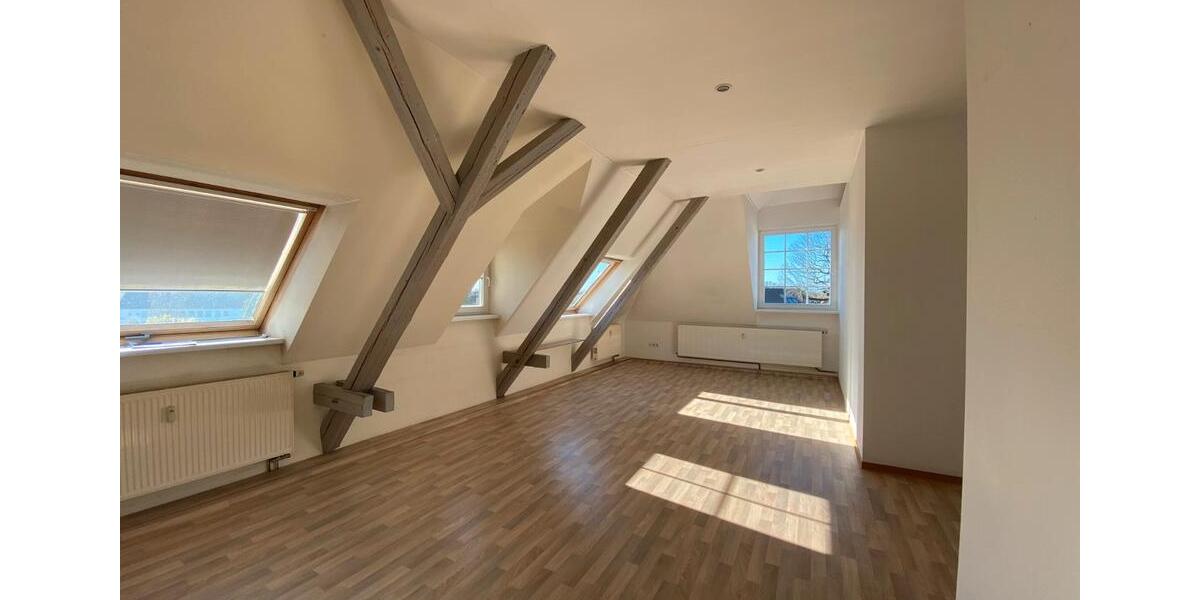 Dachgeschoßwohnung Gröditz - 3 Zimmer, 88 m&sup2;, 660&euro; | Angebot:26132946