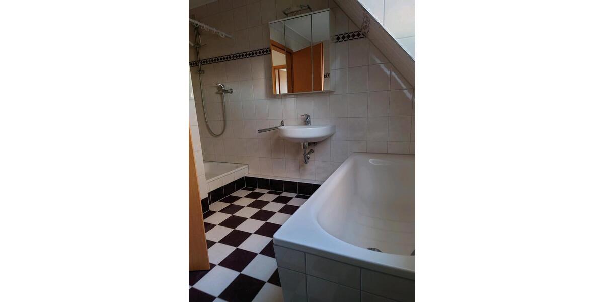 Dachgeschoßwohnung Husby - 2.5 Zimmer, 65 m&sup2;, 600&euro; | Angebot:24215454