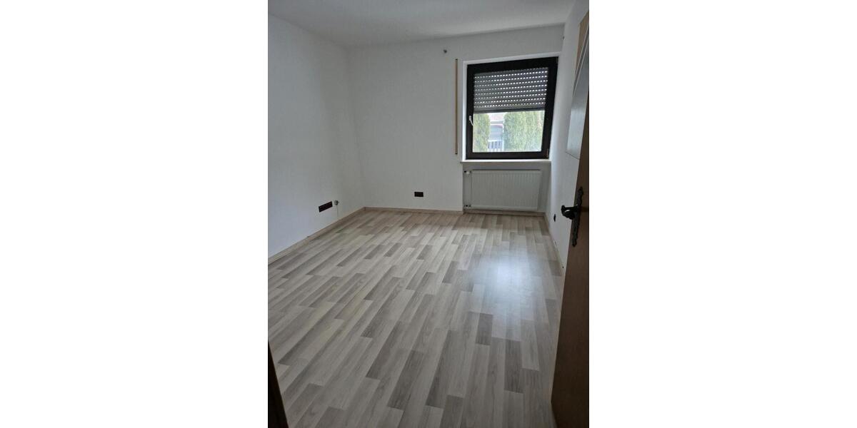 Mehrfamilienhaus, Wohnhaus Deggendorf - 3 Zimmer, 80 m&sup2;, 1.050&euro; | Angebot:24815191