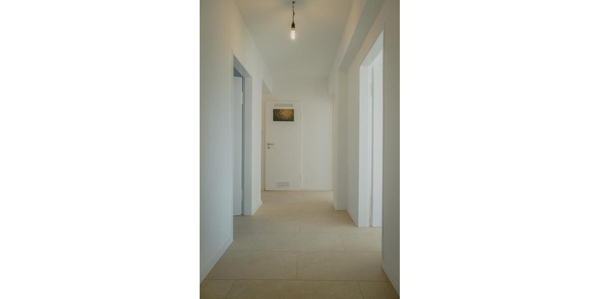 Helle renovierte 3-Zimmer-Wohnung mit neuer Einbauküche (Video) 3 zimmer