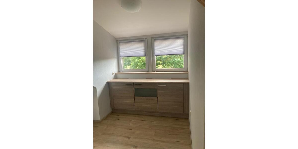 Dachgeschosswohnung mit Klima Balkon EBK Neuzustand Unikat 2 zimmer