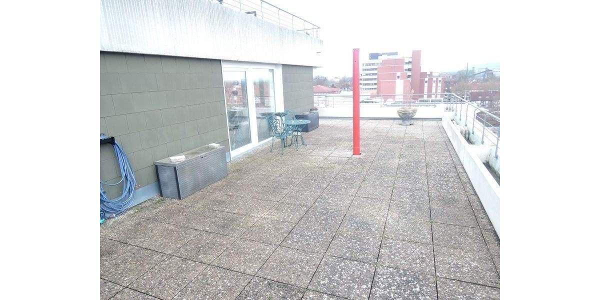Helle, gepflegte und seniorengerechte Etagenwohnung mit Fahrstuhl und großer Dachterrasse direkt in der Innenstadt 3 zimmer