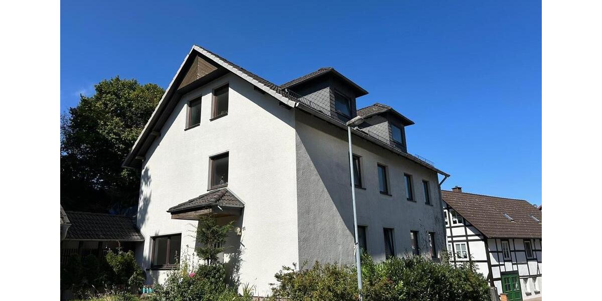 Großzügige Dachgeschosswohnung mit Balkon und KFZ Stellplatz 2 zimmer