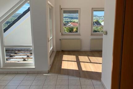 Wohnung Ehringshausen - 3 Zimmer, 89 m&sup2;, 720&euro; | Angebot:25022412