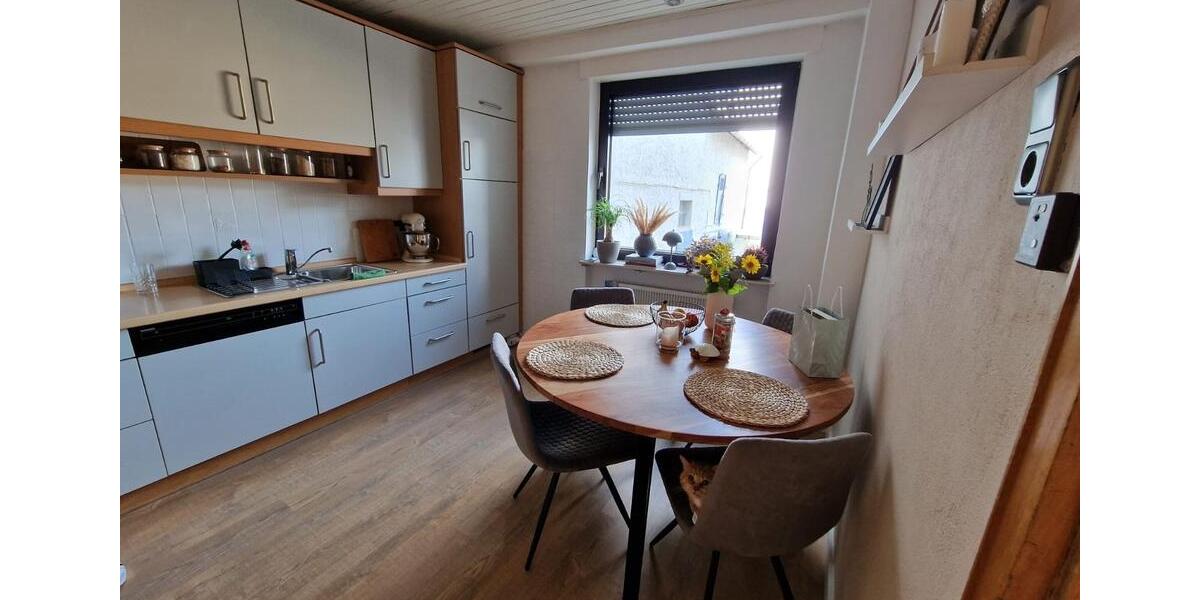 Einfamilienhaus mit Hof und Nebengebäude 4 zimmer