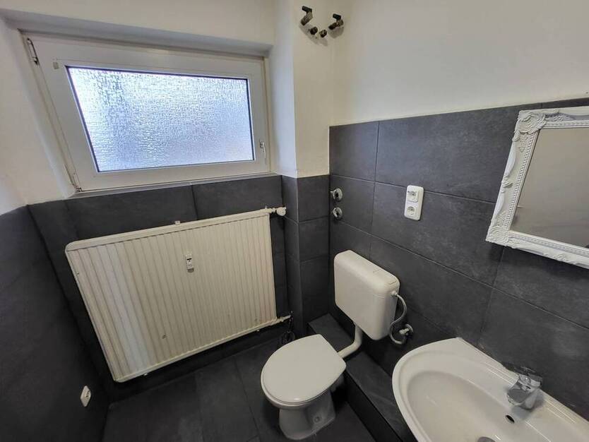 Nähe Uni: Zentrale 1 Zimmer-Wohnung mit Balkon in 23562 Lübeck - St. Jürgen, Ratzeburger Allee