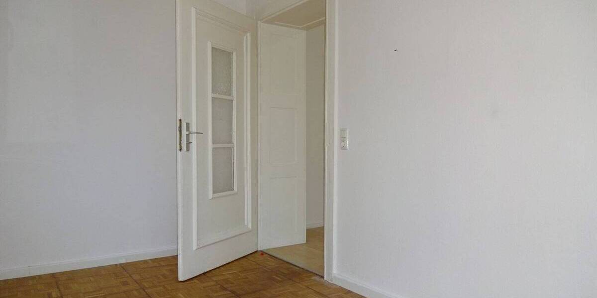 CHARMANTE, MODERNISIERTE ALTBAUWOHNUNG NÄHE POMPEJANUMSGARTEN 3 zimmer