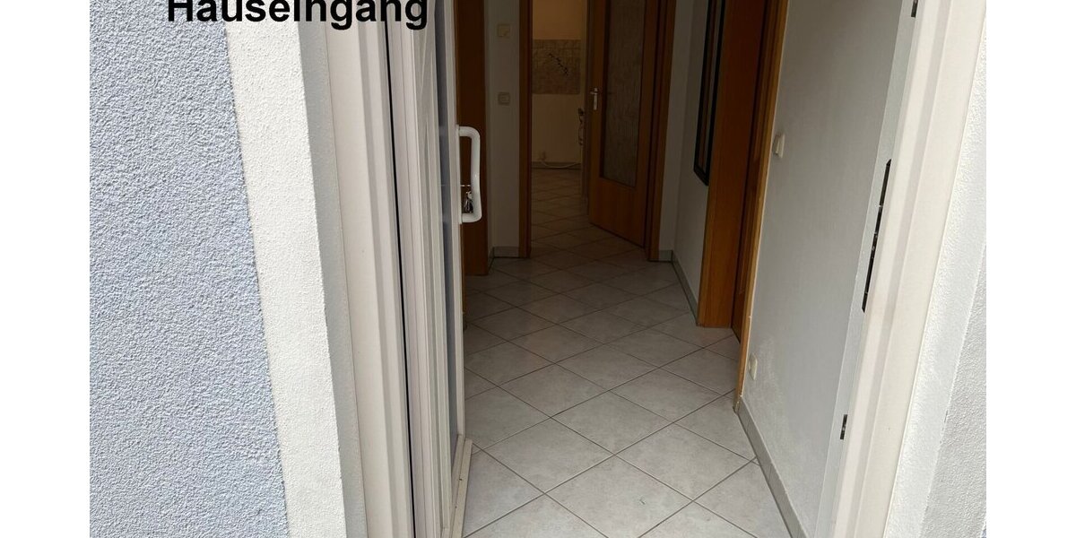 2-Zimmer-Souterrain-Whg WFL ca. 45 m² Küchenzeile integriert eigener Hauseingang Terrasse u. Gartenanteil Videobegehung! - Etagenwohnung Neunburg vorm Wald | Angebot:24299329