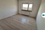 **Wohnen mit Ausblick: Renovierte und großräumige 2-Zi.-Whg. mit Balkon** zimmer