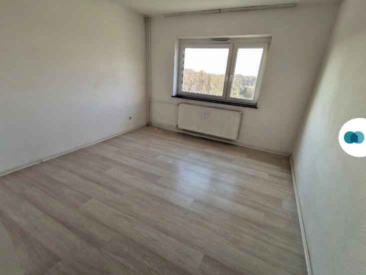 **Wohnen mit Ausblick: Renovierte und großräumige 2-Zi.-Whg. mit Balkon** zimmer