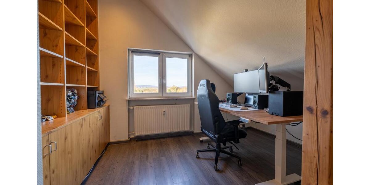 Dachgeschoßwohnung Wiesbaden Mainz-Amöneburg - 2.5 Zimmer, 104 m&sup2;, 1.200&euro; | Angebot:25172646