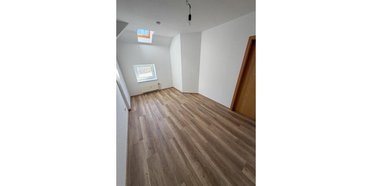 Dachgeschoßwohnung Werdau - 3 Zimmer, 67 m&sup2;, 368&euro; | Angebot:26131598
