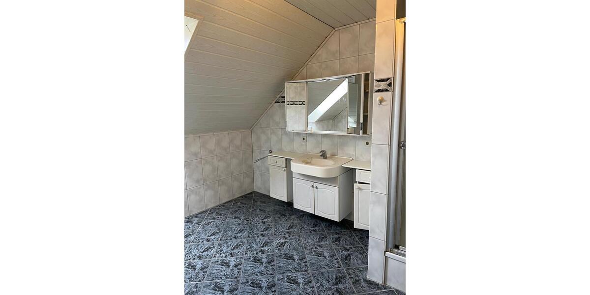 Dachgeschoßwohnung Georgsmarienhütte - 3 Zimmer, 140 m&sup2;, 900&euro; | Angebot:26003921