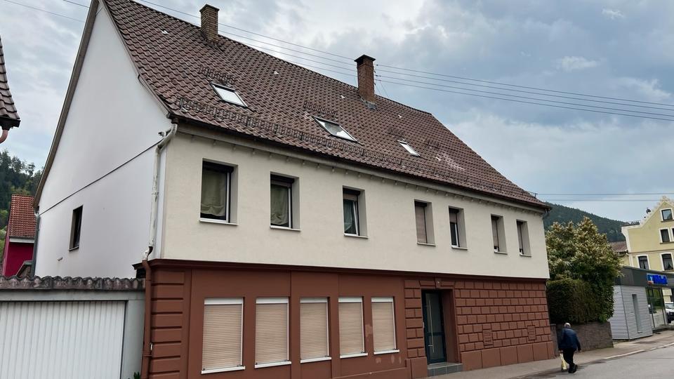 Erdgeschoßwohnung Bad Wildbad - 3 Zimmer, 100 m&sup2;, 870&euro; | Angebot:26061230