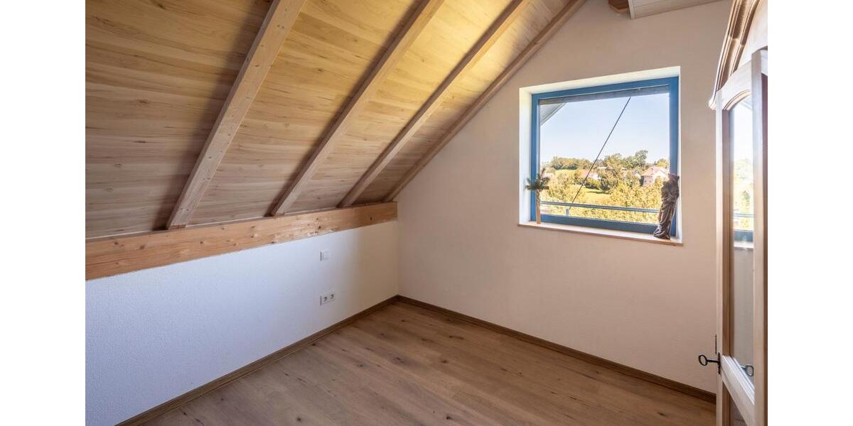 Dachgeschoßwohnung Lachen - 2 Zimmer, 64 m&sup2;, 600&euro; | Angebot:26095789