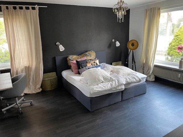 Erdgeschoßwohnung Hamburg Winterhude - 5 Zimmer, 165 m&sup2;, 3.900&euro; | Angebot:26662392