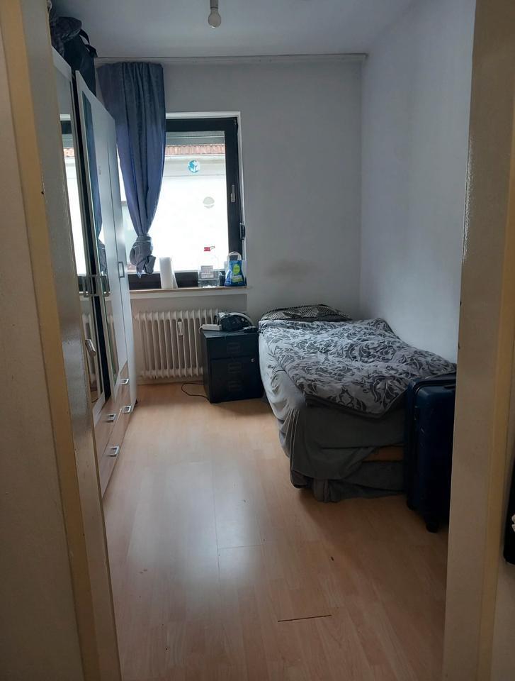 ANSPRECHENDE 3- Zimmer- Wohnung EBK, 2-MAL BALKON, GARAGE