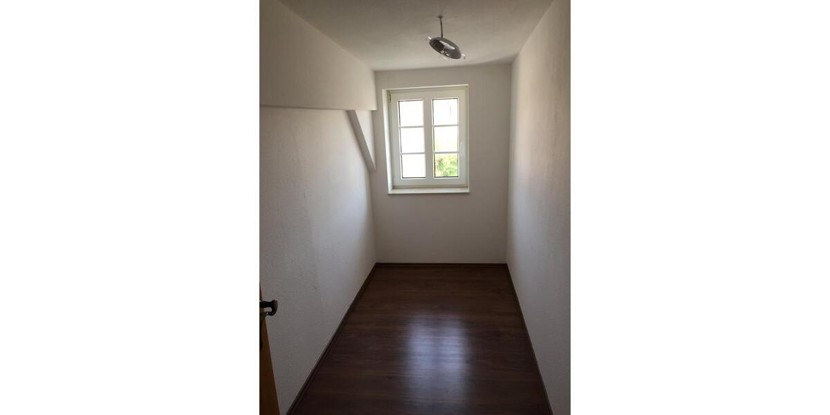 Dachgeschoßwohnung Riesa Neuweida - 2 Zimmer, 77 m&sup2;, 346&euro; | Angebot:23438492