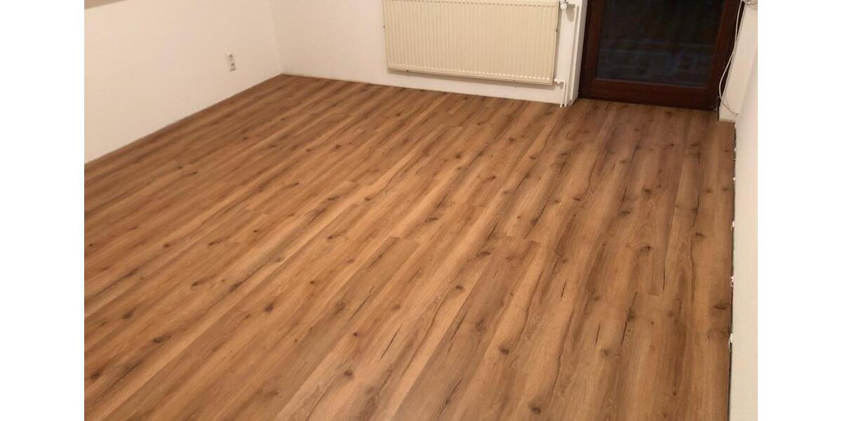 Dachgeschoßwohnung Wiehl - 3 Zimmer, 81 m&sup2;, 750&euro; | Angebot:25158354
