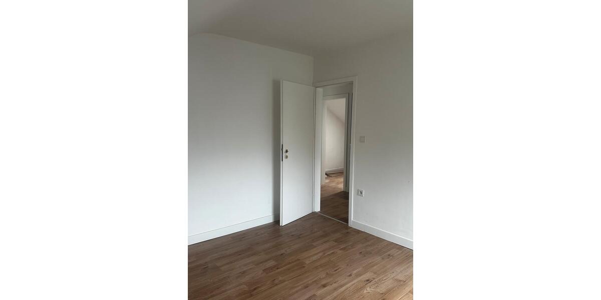 Dachgeschoßwohnung Siegen - 2.5 Zimmer, 78 m&sup2;, 625&euro; | Angebot:25221239