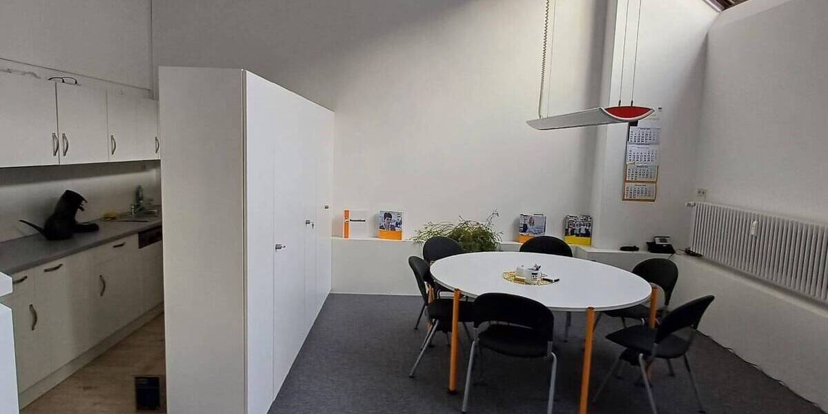 Gewerbeobjekt Lemgo - 5 Zimmer, 150 m&sup2;, 900&euro; | Angebot:25745554