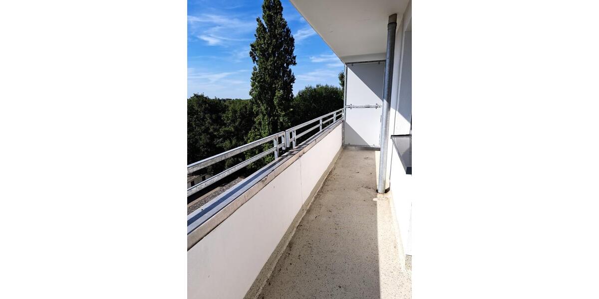 ***Große 2-Raum-Wohnung... renoviert und bezugsfertig mit Laminat und Balkon*** 2 zimmer