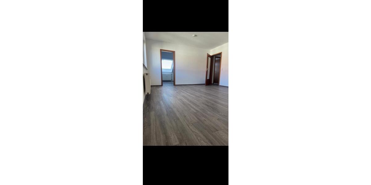 Dachgeschoßwohnung Hainichen - 2 Zimmer, 51 m&sup2;, 275&euro; | Angebot:26057023