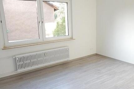 Bezugsfertig renovierte 2,5 Zi.-Wohnung mit bodentiefer Dusche zimmer