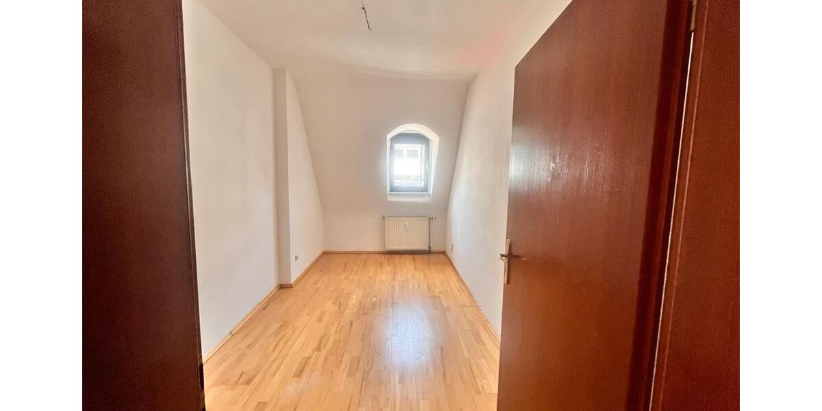 Dachgeschoßwohnung Saarbrücken - 5 Zimmer, 125 m&sup2;, 1.080&euro; | Angebot:25298112
