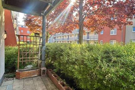 Helle Erdgeschoßwohnung mit Terrasse und Stellplatz!