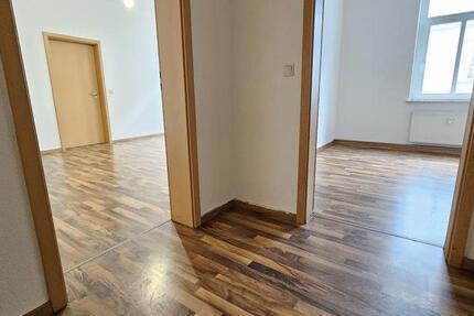 Renovierte 2-Zimmer Wohnung mit Eckbadewanne zimmer