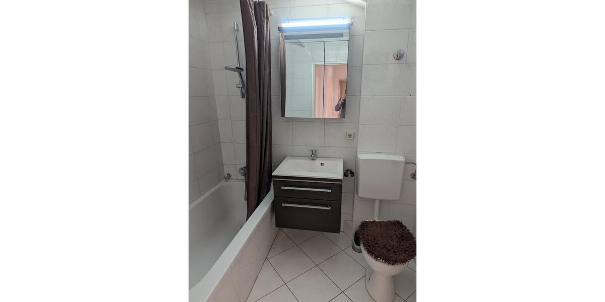 3 Zimmer Whg. für 1-2 Personen geeignet- 1100€ warm inkl Haus NK 3 zimmer