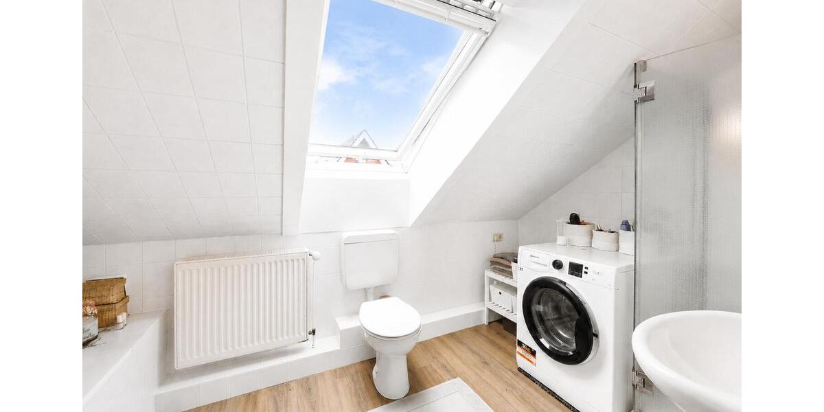Dachgeschoßwohnung Cuxhaven Groden - 4 Zimmer, 100 m&sup2;, 890&euro; | Angebot:26648577