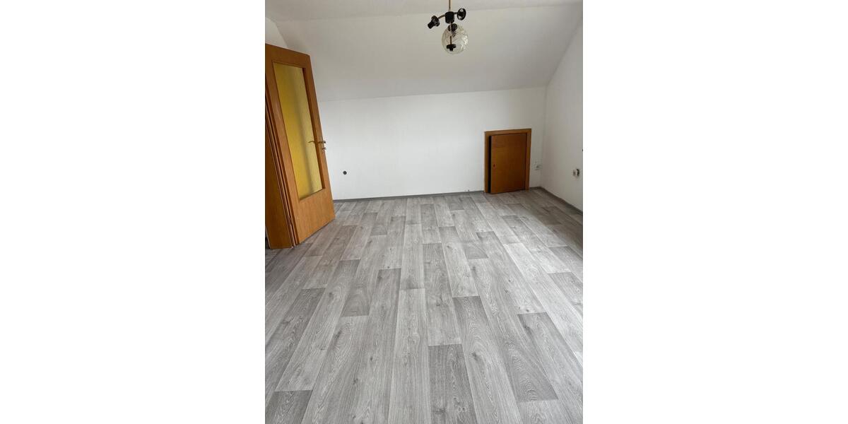 Dachgeschoßwohnung Hessisch Oldendorf - 3 Zimmer, 80 m&sup2;, 800&euro; | Angebot:24378129