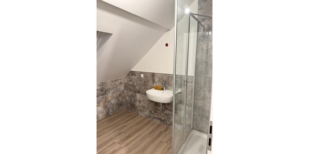 Dachgeschosswohnung zu vermieten 2 zimmer