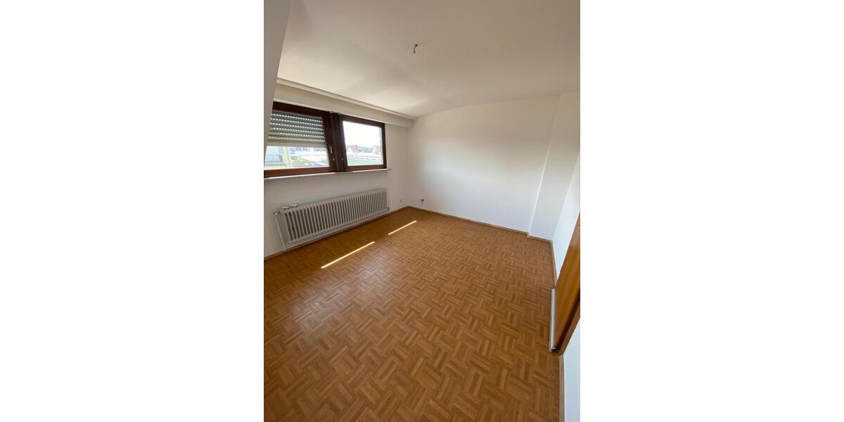 Dachgeschoßwohnung Saarlouis - 3 Zimmer, 81 m&sup2;, 770&euro; | Angebot:26049461