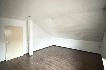 DACHGESCHOSS Wohnung m.Balkon, Keller, TopLage, GästeWC 3 zimmer