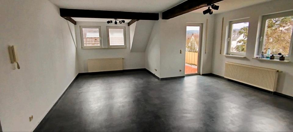 Dachgeschoßwohnung Aßlar - 3 Zimmer, 75 m&sup2;, 1.100&euro; | Angebot:26250164