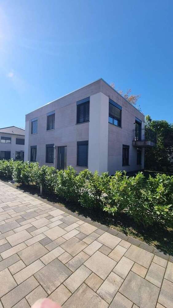 Haus zum Mieten in Berlin 4.728 € 197 m²