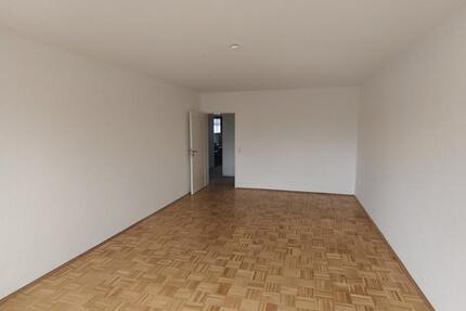 Komfort trifft Aussicht: Renovierte 3-Zimmer-Wohnung mit EBK zimmer