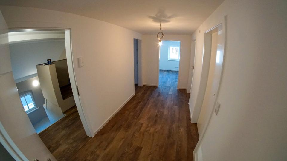 Dachgeschoßwohnung Flöha - 4 Zimmer, 91 m&sup2;, 905&euro; | Angebot:26183315