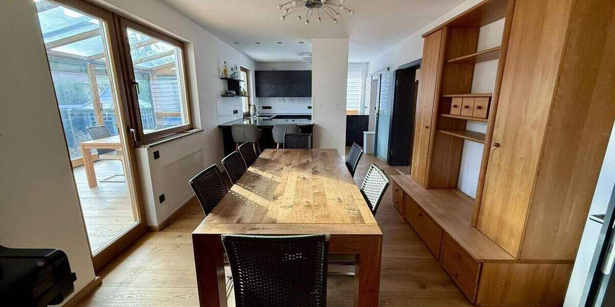 Bungalow Iphofen - 6 Zimmer, 160 m&sup2;, 2.380&euro; | Angebot:25682631