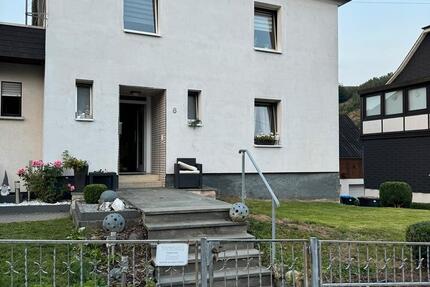 Wohnung Haiger - 8 Zimmer, 230 m&sup2;, 1.800&euro; | Angebot:25232261