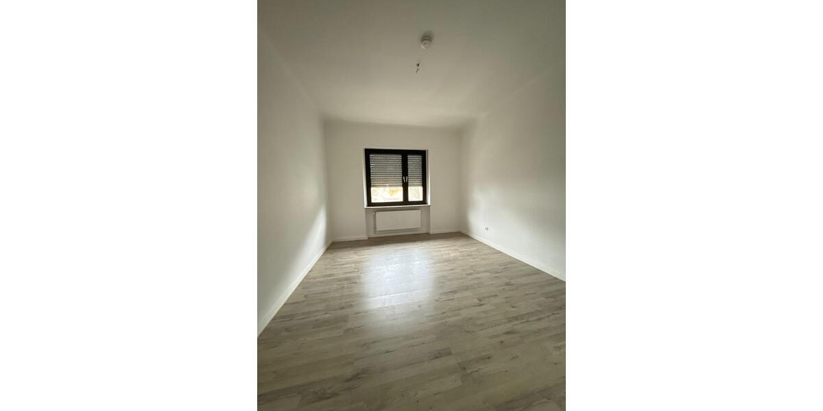 Etagenwohnung Saarbrücken West - 4 Zimmer, 106 m&sup2;, 800&euro; | Angebot:26285985