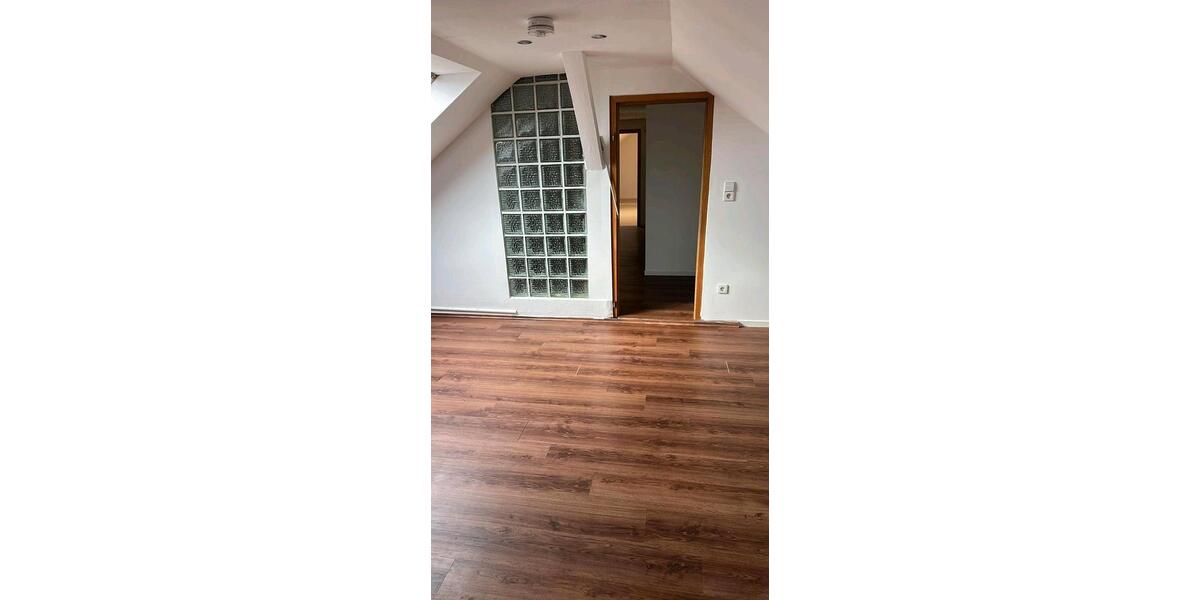 Dachgeschoßwohnung Germersheim - 2 Zimmer, 60 m&sup2;, 800&euro; | Angebot:25137092