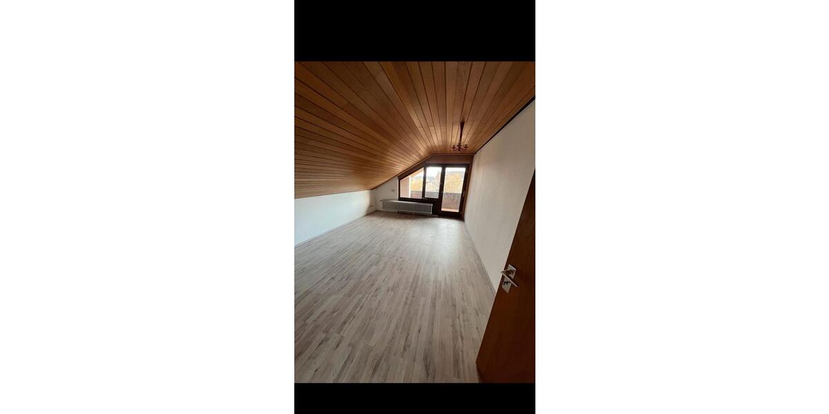 Dachgeschoßwohnung Uttenweiler - 4 Zimmer, 110 m&sup2;, 1.250&euro; | Angebot:25332645