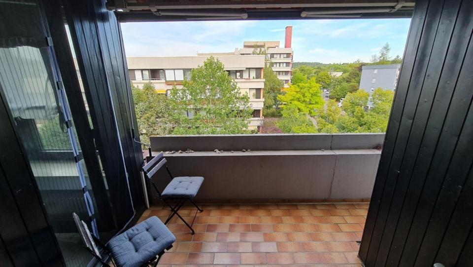 Schönes Möbliert - 2er WG mit Balkon ,Zentral 8min zu Mercedes, 15min zu IBM, Philips