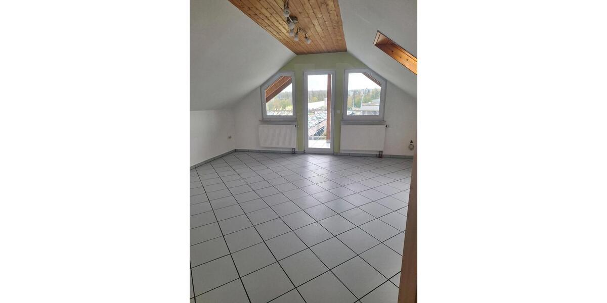 Dachgeschoßwohnung Mühlacker - 3 Zimmer, 86 m&sup2;, 720&euro; | Angebot:26144386