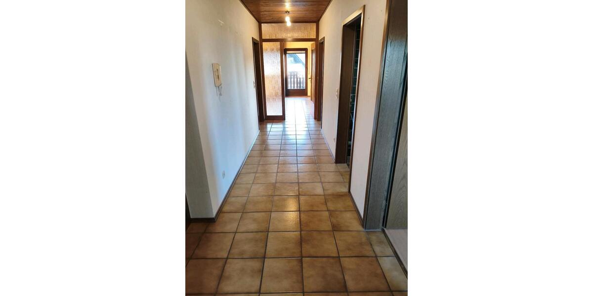 Dachgeschoßwohnung Irsch - 3 Zimmer, 88 m&sup2;, 650&euro; | Angebot:26284159
