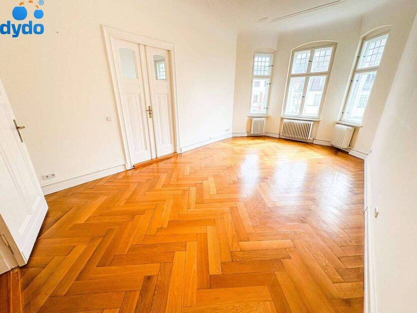 Diese charmante AltbauWohnung wartet auf Sie - jetzt bewerben und Chance nutzen + EBK und Balkon